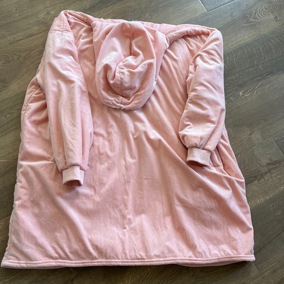 Comfy USA Other - Light pink short “comfy”